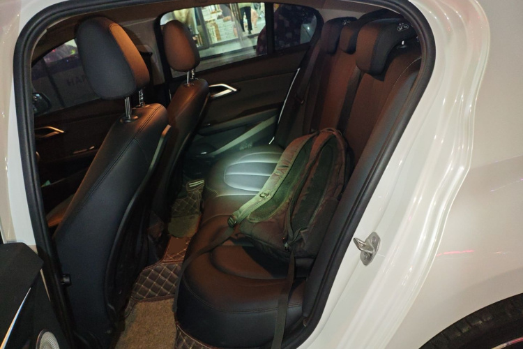 宝马1系 2021款 改款 120i M运动版中控内饰21