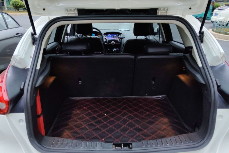 福特 福克斯 2015款 两厢 1.6L 自动舒适型机舱底盘23