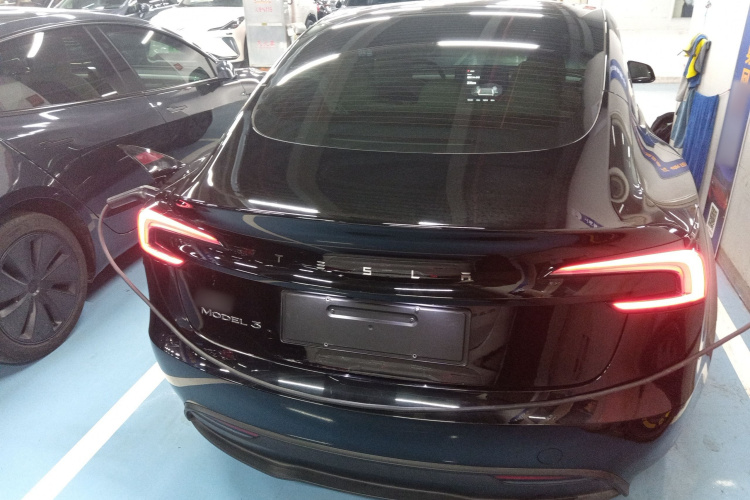 特斯拉 Model 3 2023款 后轮驱动版车身外观6004