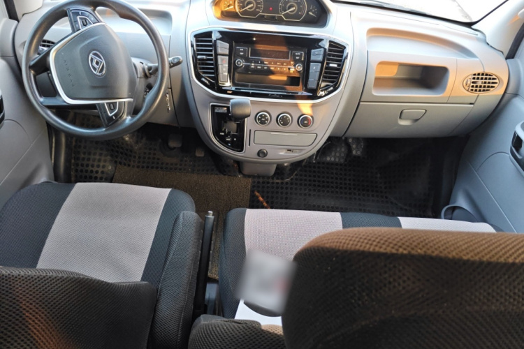 上汽大通MAXUS 新途V80 2021款 2.0T AMT经典傲运通短轴中顶5/6座中控内饰12
