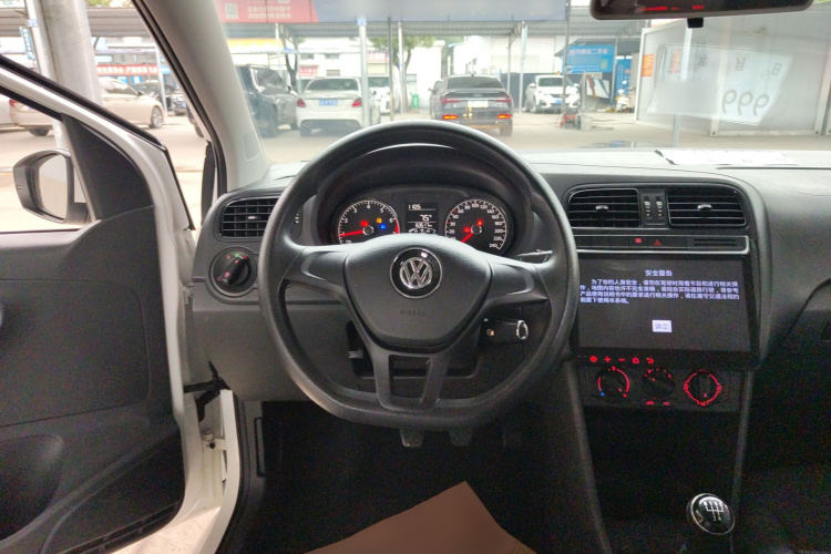 大众 Polo 2016款 1.4L 手动风尚型中控内饰13