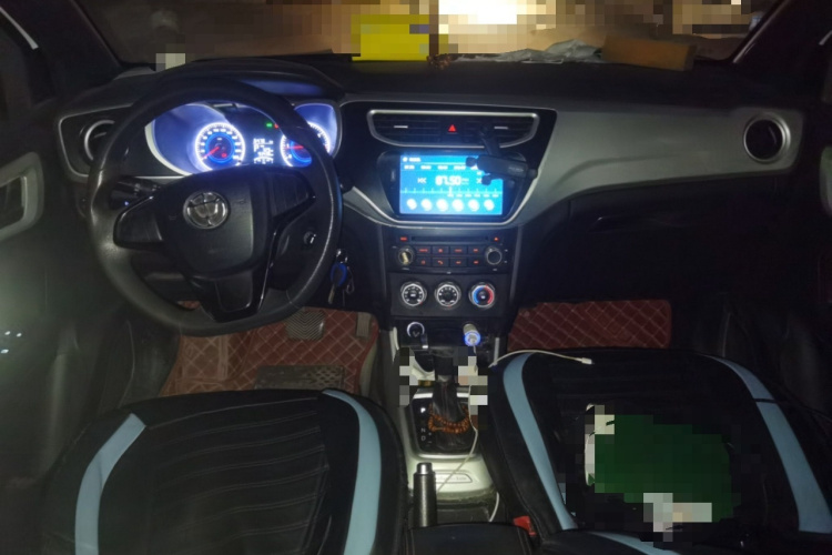 中华V3 2015款 1.5L 自动舒适型中控内饰7002