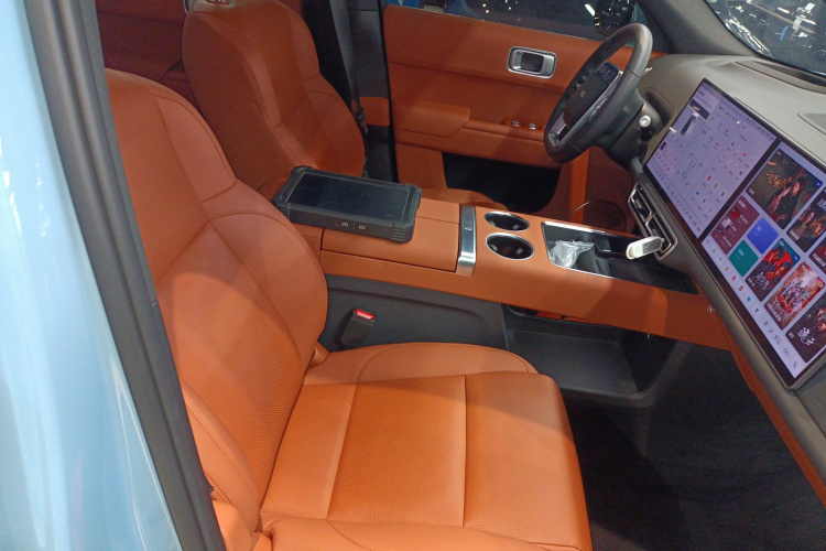 理想汽车 理想L8 2025款 Max 智能焕新版局部细节41