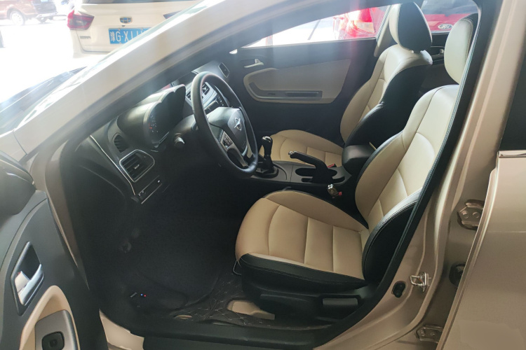 海马 福美来 2015款 1.6L 手动品尚型中控内饰19