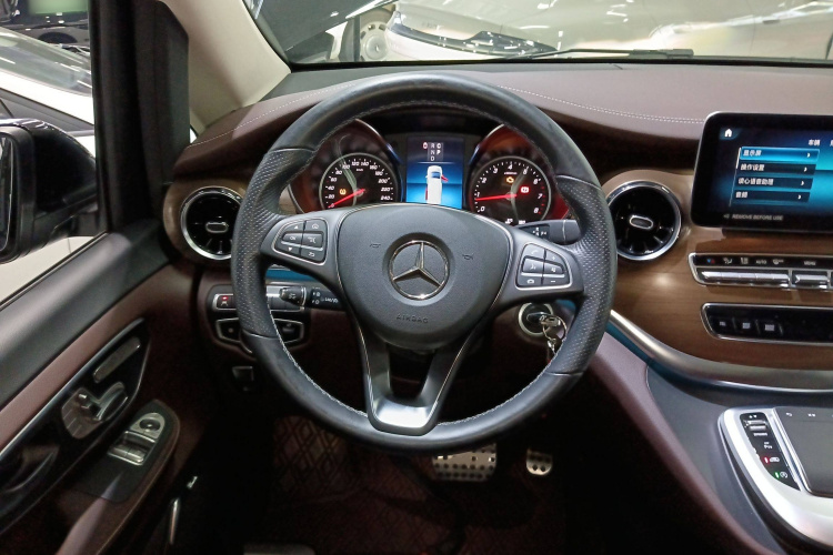 奔驰V级 2022款 V 260 L 长轴距豪华版局部细节13