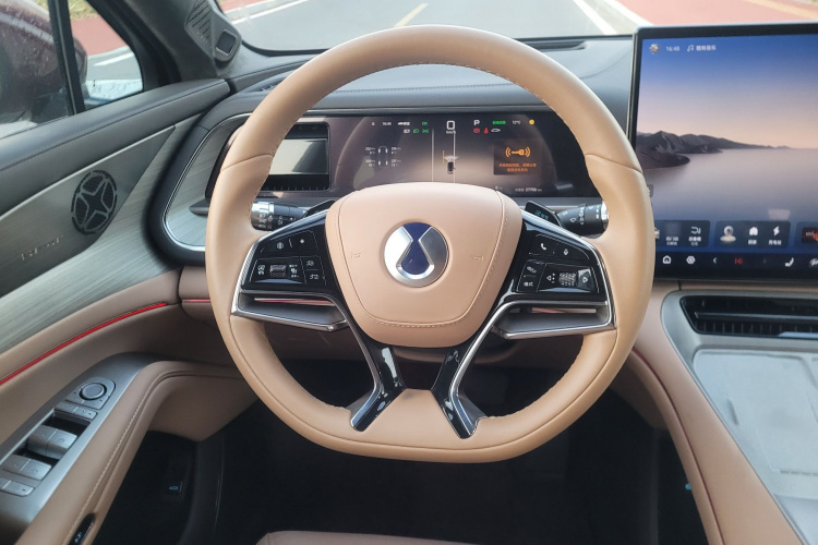 腾势N7 2023款 长续航性能Max版中控内饰7003