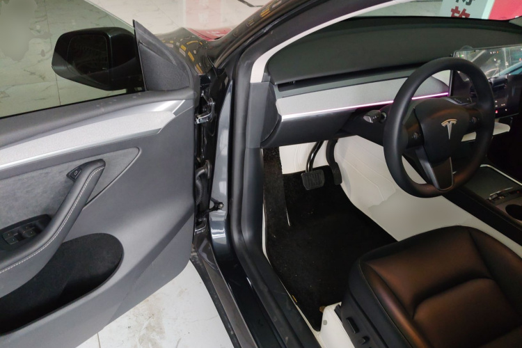 特斯拉 Model Y 2024款 长续航全轮驱动版中控内饰20