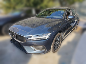 沃尔沃S60 2025款 B4 智逸豪华版