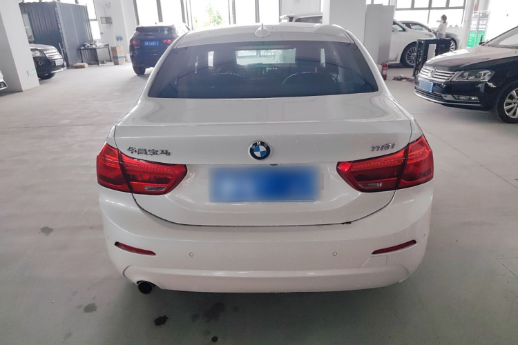 宝马1系 2019款 118i 时尚型车身外观6