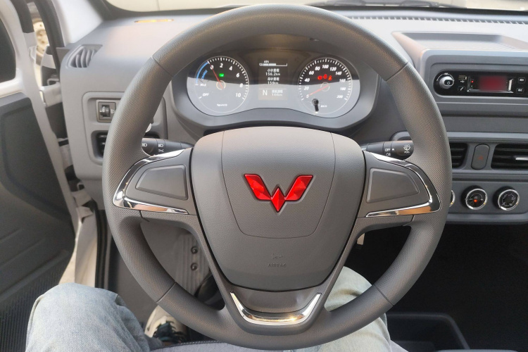 五菱汽车 五菱扬光 2024款 300KM 舒适型客车版 75kW局部细节13