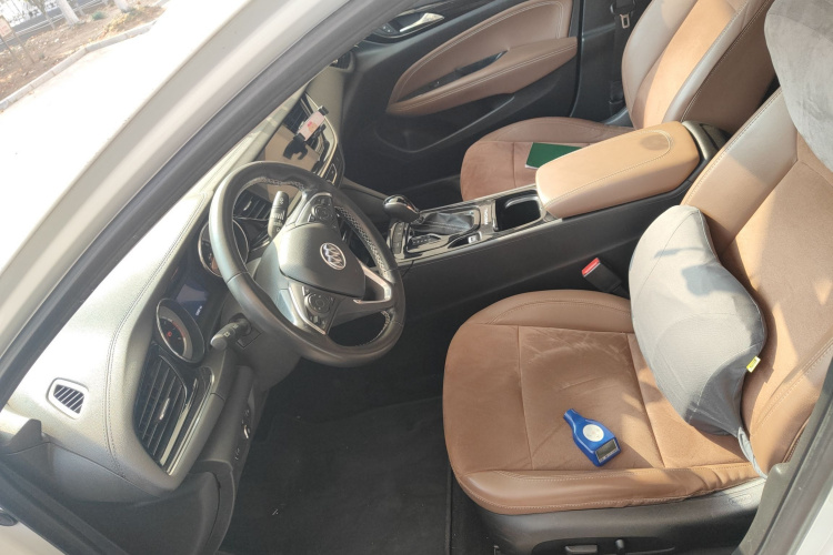 别克 君威 2017款 20T 豪华型中控内饰19