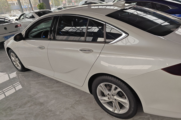 别克 君威 2023款 552T 智享型车身外观4