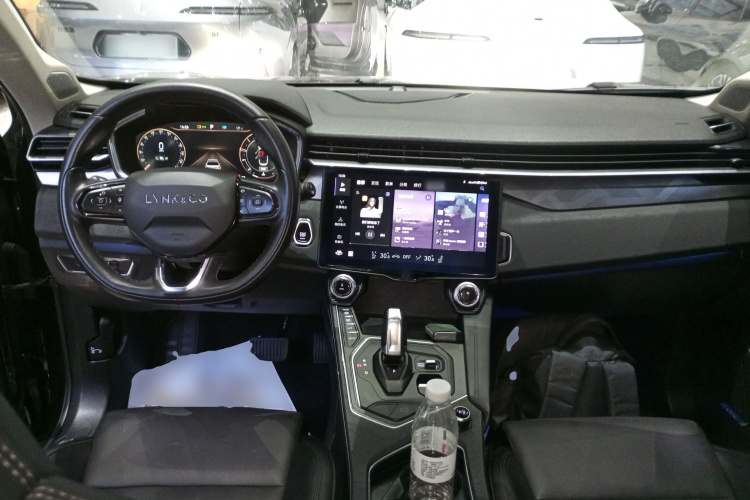 领克01 2021款 2.0TD 两驱型Pro中控内饰12