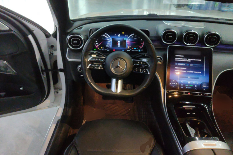 奔驰C级 2022款 C 200 L 运动版局部细节13