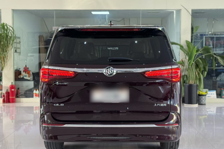 别克GL8 2022款 Avenir艾维亚 七座亲礼版车身外观6006