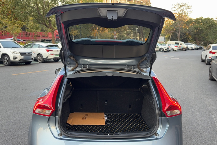 沃尔沃V40 2017款 T3 智逸版局部细节23