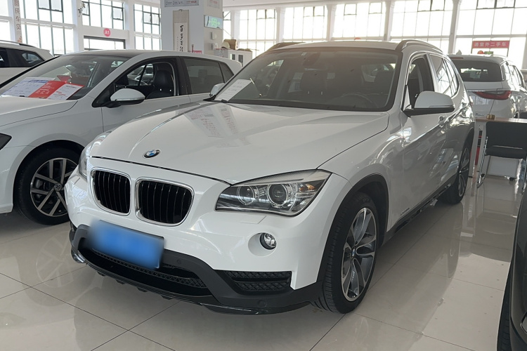 宝马X1 2014款 xDrive20i 运动设计套装车身外观1