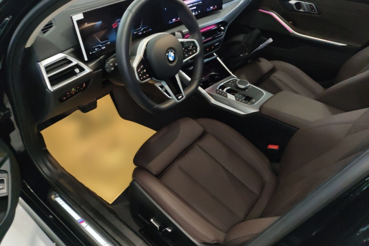 宝马3系 2025款 330Li M运动曜夜套装中控内饰19