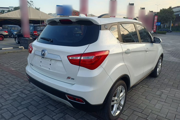 长安CS35 2017款 1.6L 自动豪华型车身外观6004