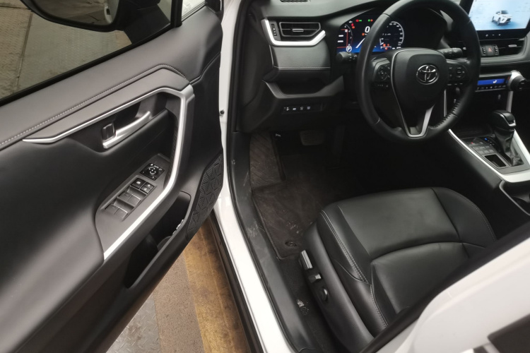 丰田 威兰达 2023款 2.0L CVT四驱豪华PLUS版中控内饰7003