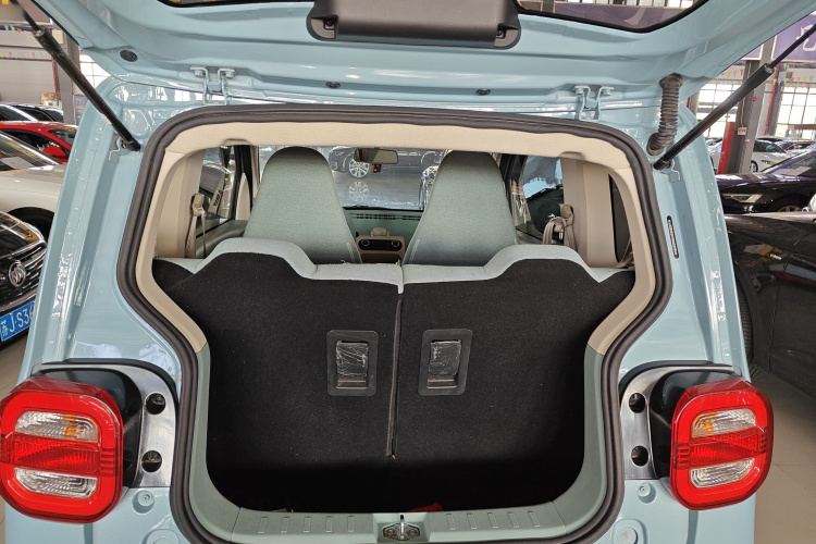 凌宝汽车 凌宝uni 2022款 微甜版机舱底盘23