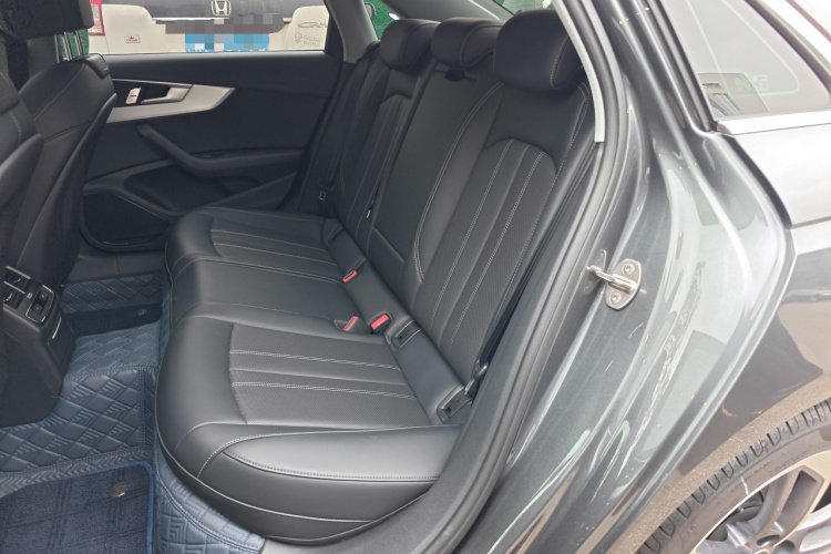 奥迪A4L 2024款 40 TFSI 时尚动感型中控内饰21