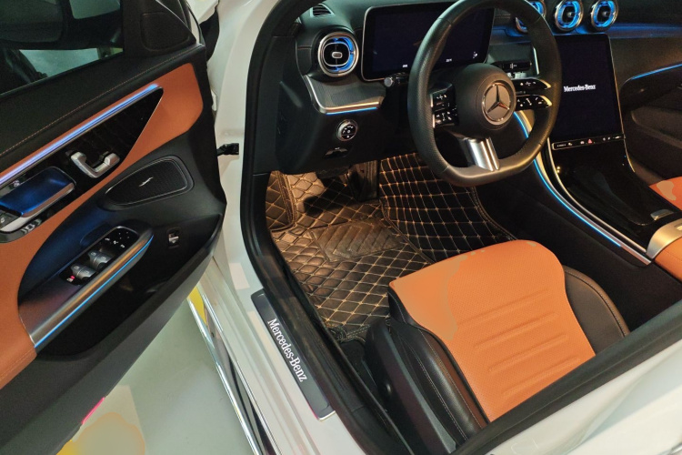 奔驰C级 2023款 C 260 L 运动版中控内饰7003