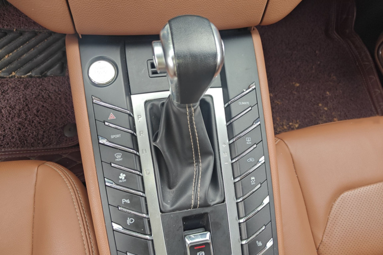 众泰SR9 2017款 2.0T 自动极致之梦版局部细节18