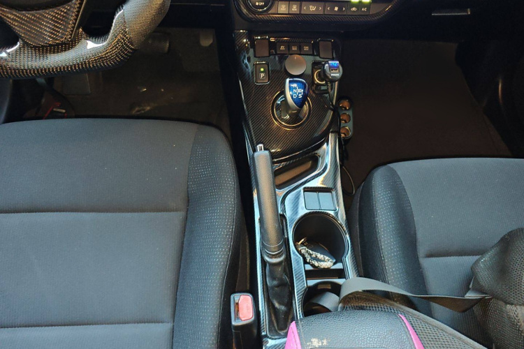 丰田 雷凌 2016款 双擎 1.8H GS E-CVT精英天窗版局部细节18