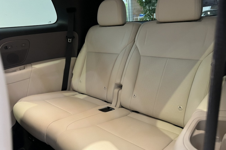 理想汽车 理想i8 2025款 标准版中控内饰7011