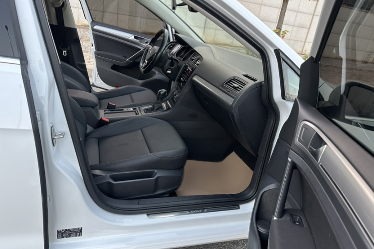 大众 高尔夫 2020款 200TSI DSG舒适进取版中控内饰7004