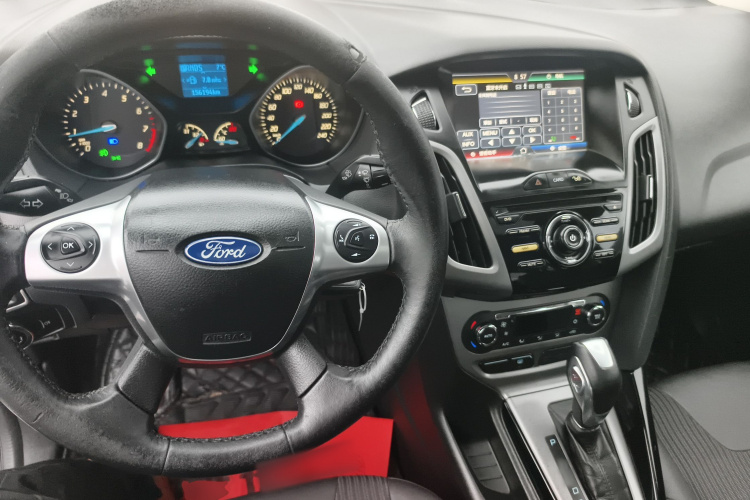 福特 福克斯 2012款 三厢 1.6L 自动风尚型中控内饰12