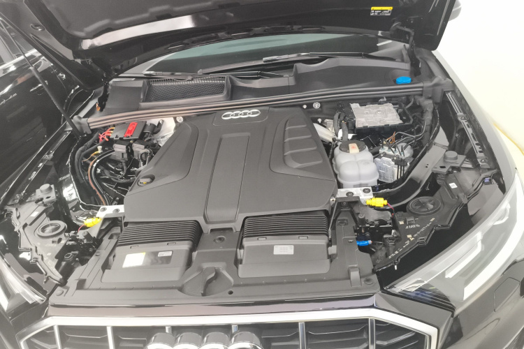 奥迪Q7 2023款 45 TFSI quattro S line运动型机舱底盘24