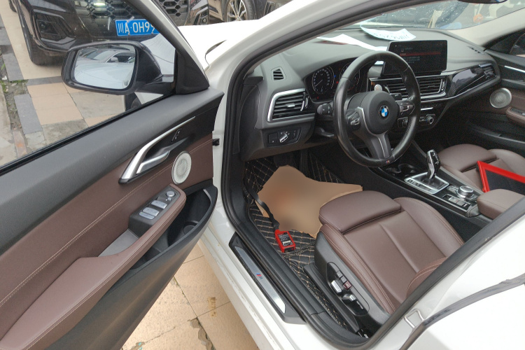 宝马1系 2023款 120i M运动曜夜版中控内饰20