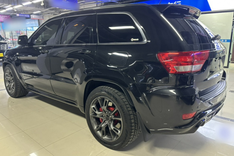 Jeep 大切诺基 SRT 2013款 6.4L SRT8 炫黑版车身外观6003