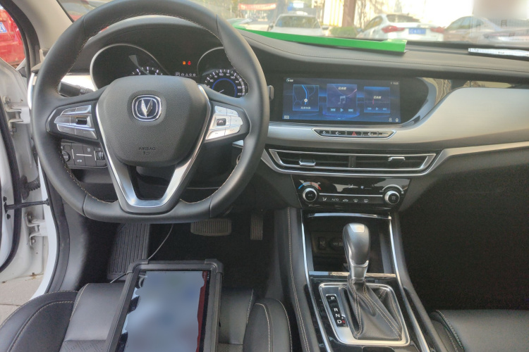 长安 逸动 2019款 高能版 1.6L GDI 自动先锋型 国VI中控内饰12