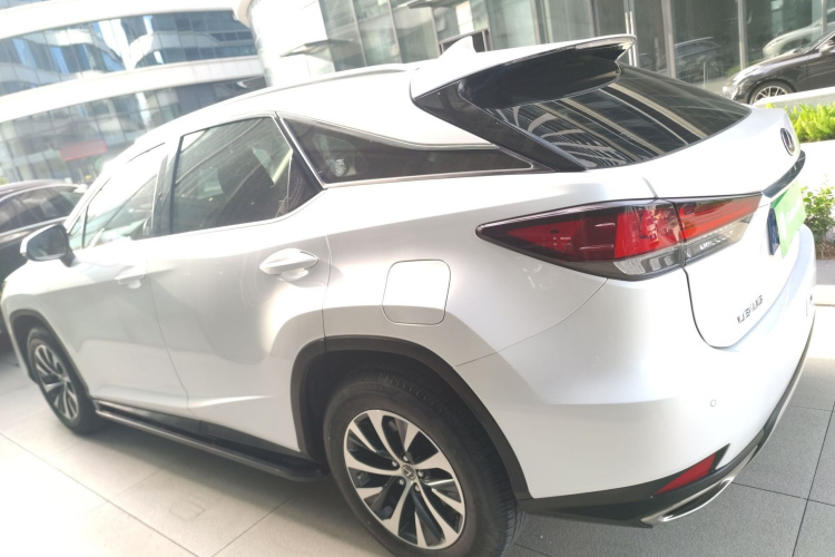 雷克萨斯RX 2020款 改款 300 两驱舒适版车身外观4