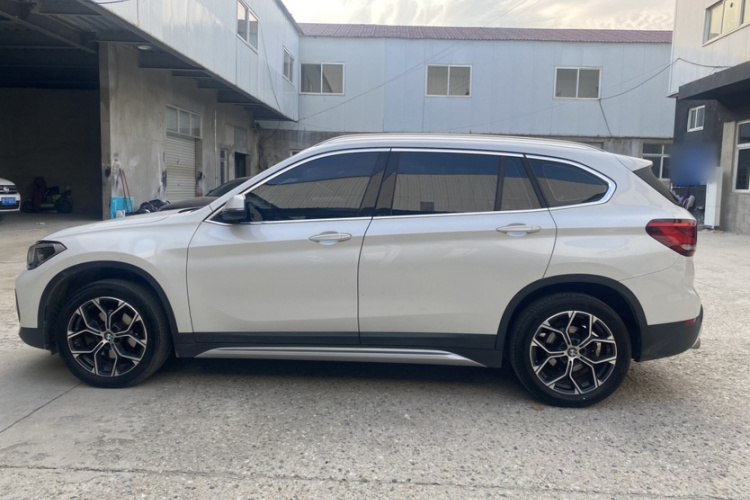 宝马X1 2020款 sDrive20Li 尊享型车身外观6007