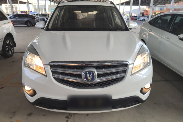 长安CS35 2015款 1.6L 自动豪华型 国V车身外观2