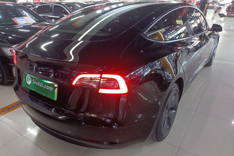 特斯拉 Model 3 2022款 后轮驱动版车身外观7