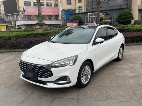 福特 福克斯 2021款 三厢 1.5L 自动锋跃型