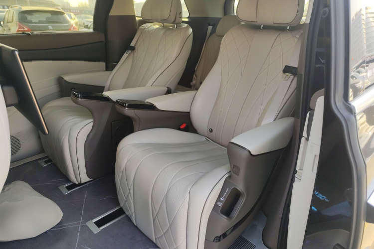 腾势D9 2022款 DM-i 970 四驱旗舰型中控内饰7004