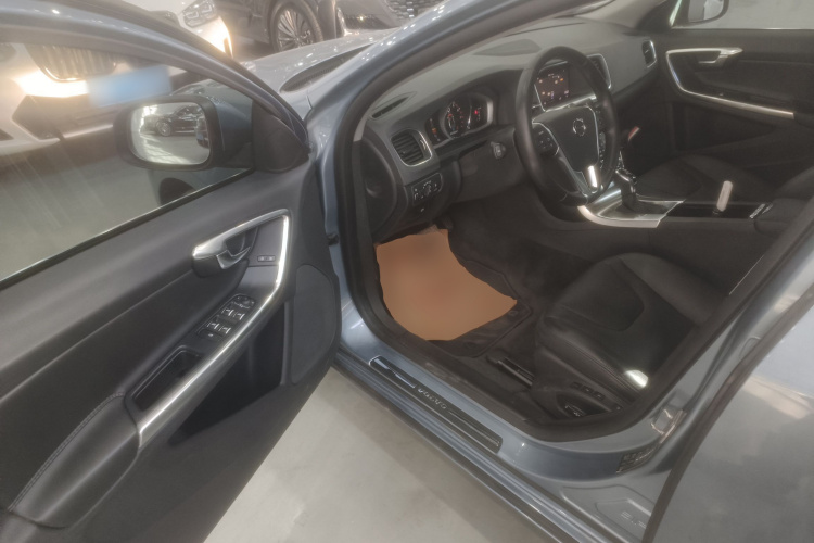 沃尔沃S60 2019款 S60L T5 智远版中控内饰7003