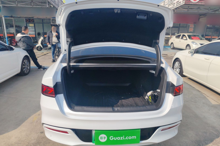 比亚迪 秦PLUS 2024款 荣耀版 DM-i 55KM领先型机舱底盘23