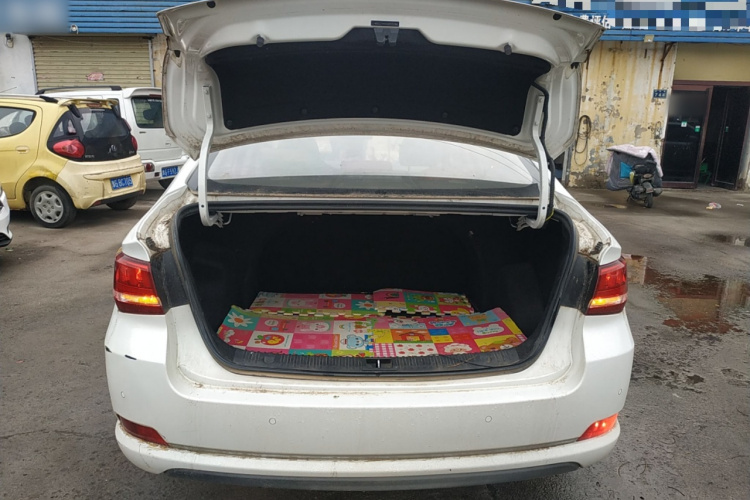 北京汽车 绅宝D50 2019款 1.5L 手动尊贵版 国VI机舱底盘23