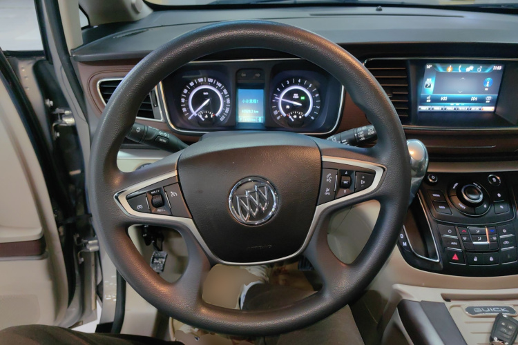 别克GL8 2018款 28T 舒适型 国VI中控内饰13