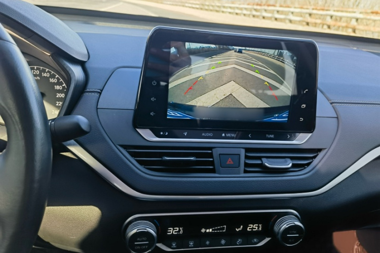 日产 天籁 2020款 2.0L XL 舒适版中控内饰7008