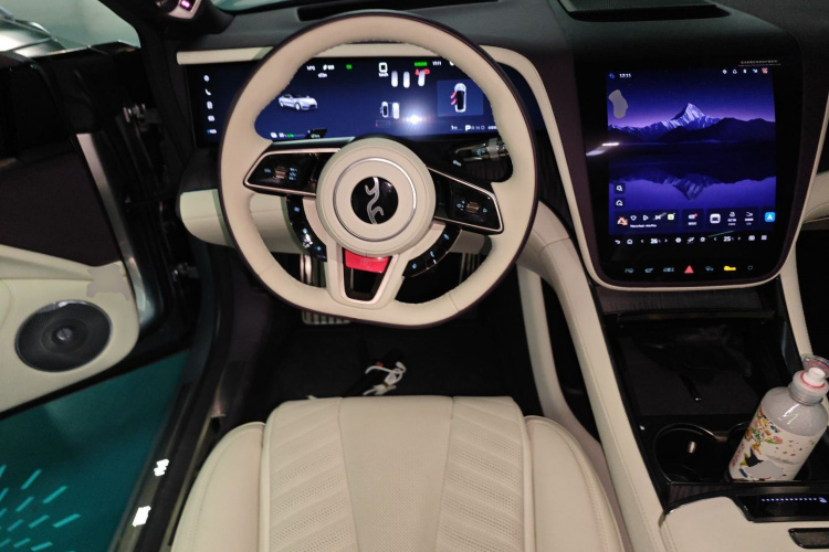 仰望U7 2025款 EV 五座豪华版中控内饰13