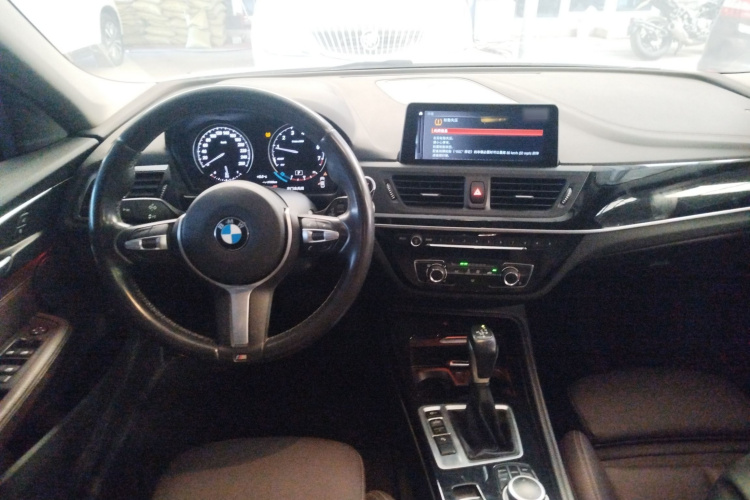 宝马1系 2019款 118i M运动套装中控内饰12