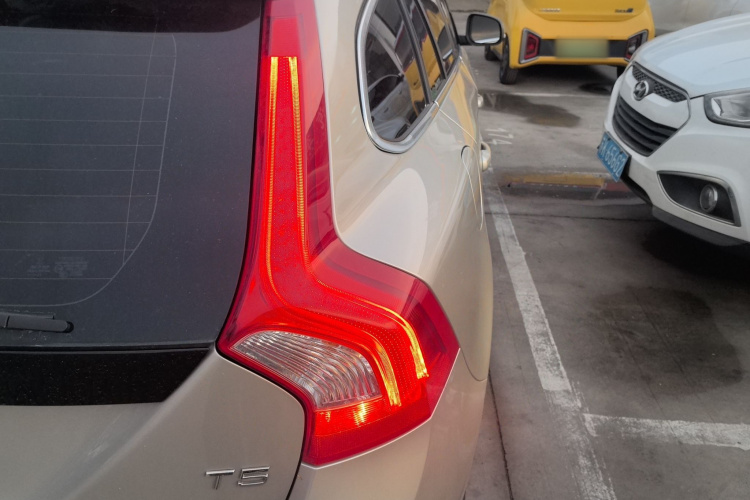 沃尔沃V60 2017款 T5 智逸版 国V车身外观6006